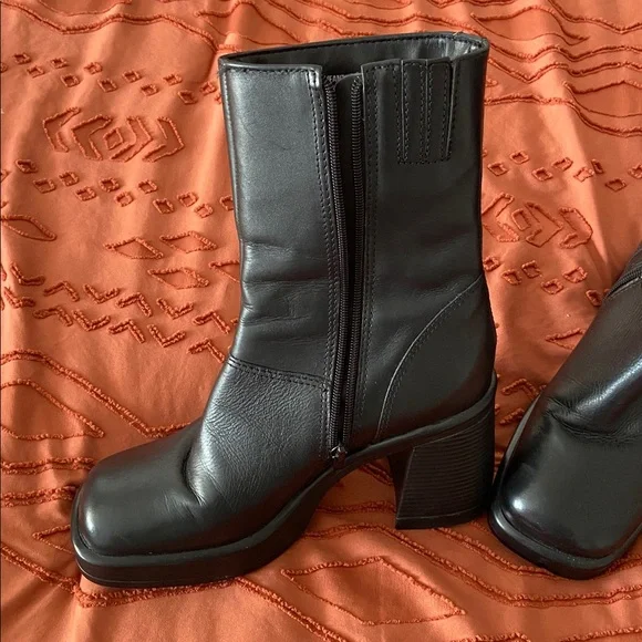 Steve Madden Fantasie Black Heeled Boots - Picture 3 of 5